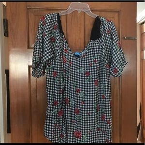 Torrid peek-a-boo sleeve tunic